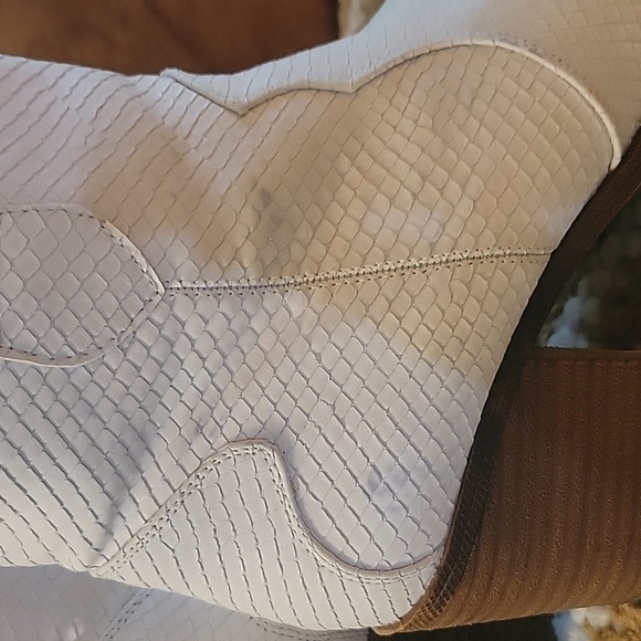 WHITE DIRTY LAUNDRY WORN BOOTS 7.5 SOME SCUFFS BUT OVERALL GORGEOUS - Picture 8 of 8